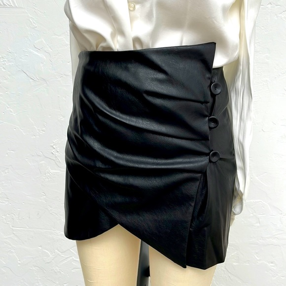 Vegan leather mini skirt - Picture 1 of 3